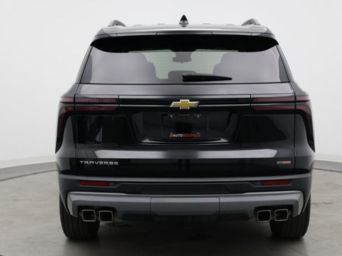 Used 2025 Chevrolet Traverse LT w/ Driver Confidence Package FWD image 6