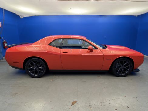 Used 2022 Dodge Challenger R/T w/ Blacktop Package image 7