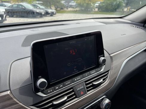Used 2025 Nissan Altima 2.5 SV FWD image 19