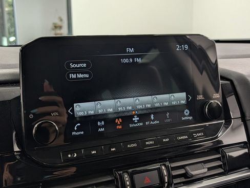 Used 2023 Nissan Pathfinder SL AWD/4WD image 15