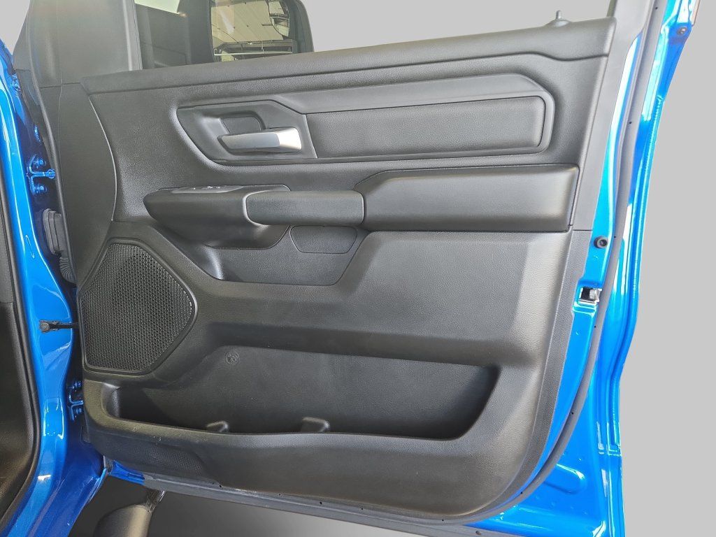 Used 2025 RAM 1500 Warlock AWD/4WD image 12