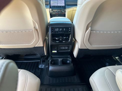 Used 2023 Jeep Grand Cherokee L Limited w/ Luxury Tech Group II image 29