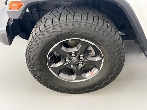 Used 2020 Jeep Wrangler Unlimited Sahara AWD/4WD image 11