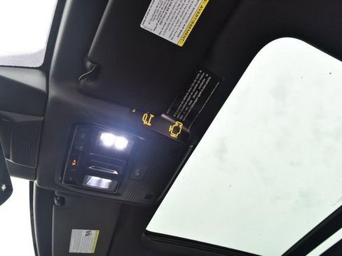 New 2026 Volkswagen Tiguan SE R-Line image 21