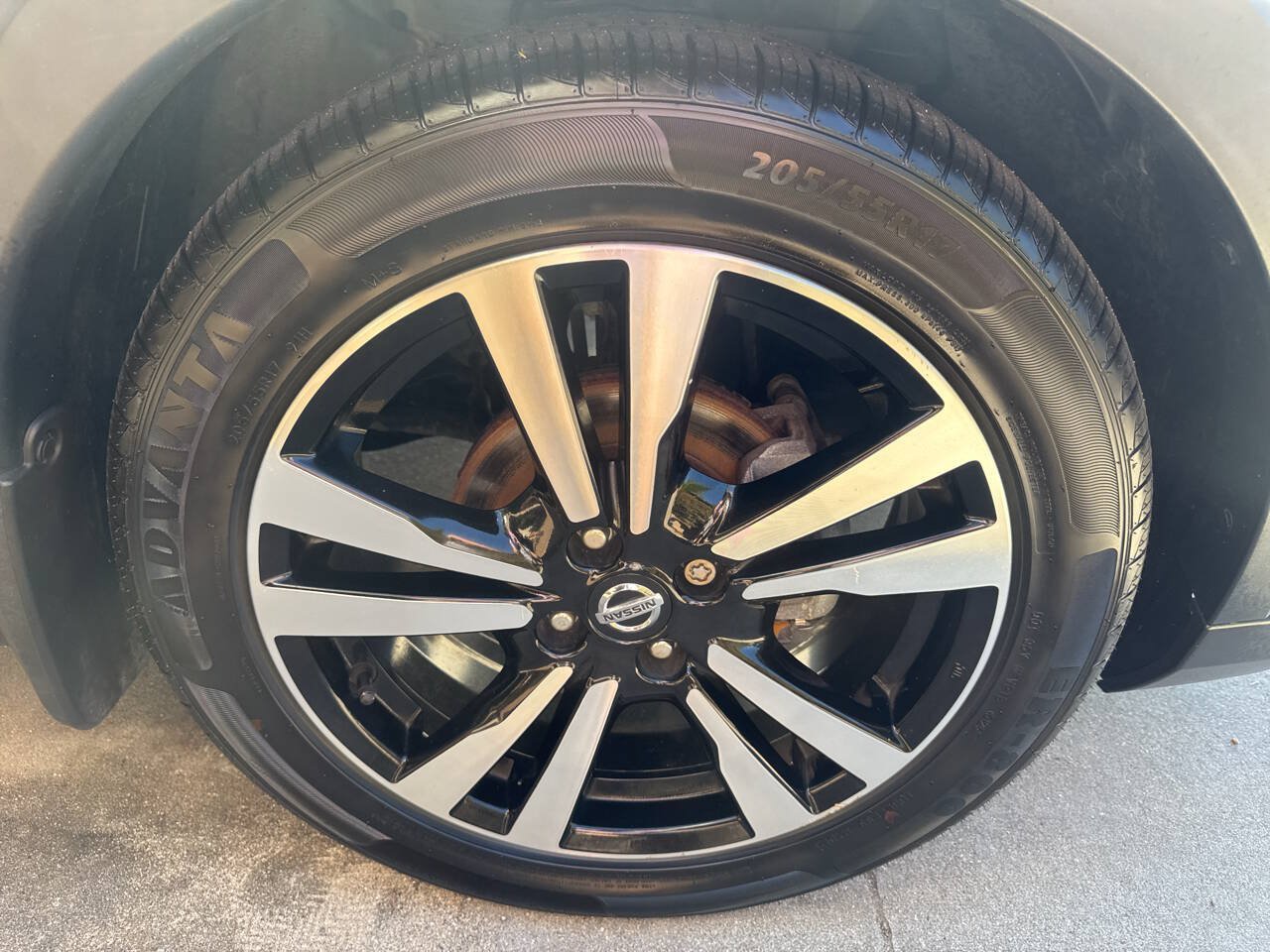 Used 2019 Nissan Kicks SR w/ SR Premium Package FWD image 25