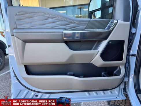 Used 2025 Ford F350 Platinum w/ Platinum Plus Package image 16