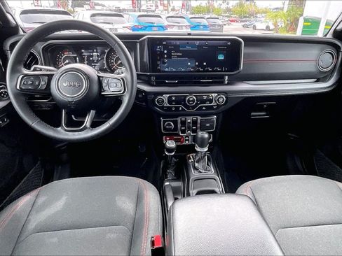Used 2025 Jeep Wrangler Unlimited Rubicon AWD/4WD image 11
