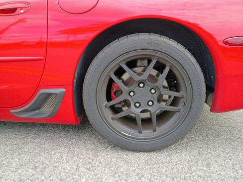 Used 2001 Chevrolet Corvette Z06 w/ Memory Pkg RWD image 25