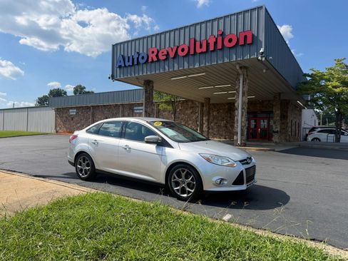 Used 2014 Ford Focus SE w/ Equipment Group 201A FWD image 1