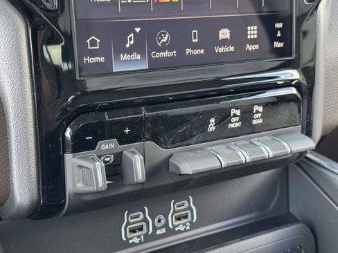 New 2026 RAM 1500 Laramie AWD/4WD image 6