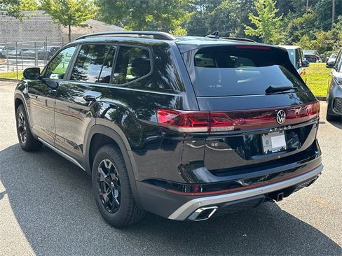 New 2026 Volkswagen Atlas Peak Edition image 6