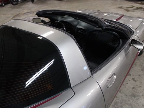 Used 2001 Chevrolet Corvette Coupe w/ Preferred Equipment Group2 image 23