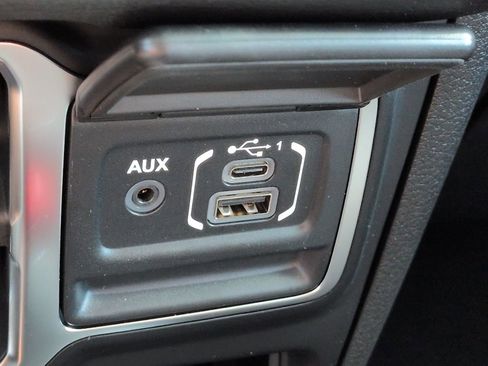 Certified 2026 Jeep Gladiator Sport AWD/4WD image 21