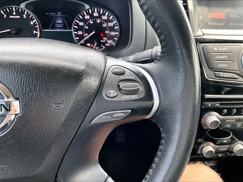 Used 2019 Nissan Pathfinder SV AWD/4WD image 16