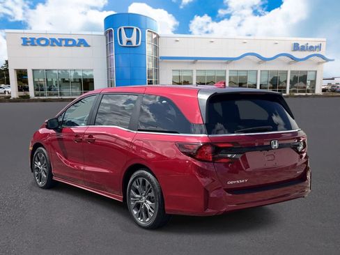 Used 2026 Honda Odyssey Touring image 3
