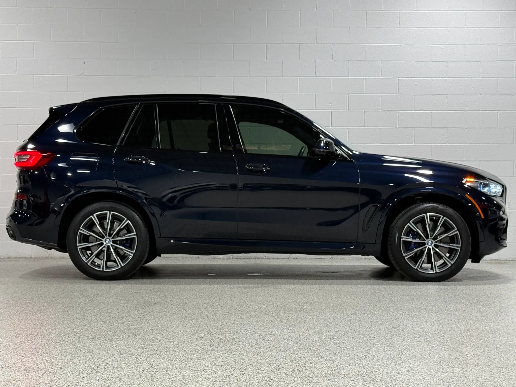 Used 2020 BMW X5 M50i w/ Executive Package AWD/4WD image 5