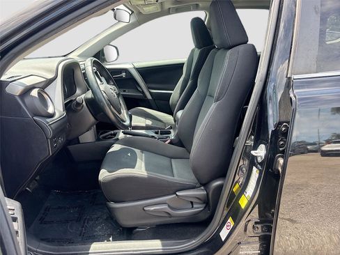 Used 2017 Toyota RAV4 XLE FWD image 19