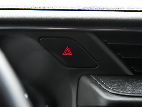 Used 2023 GMC Yukon XL Denali image 32