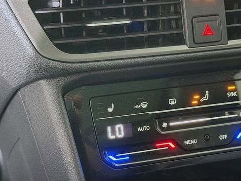 New 2025 Volkswagen Taos SE image 21