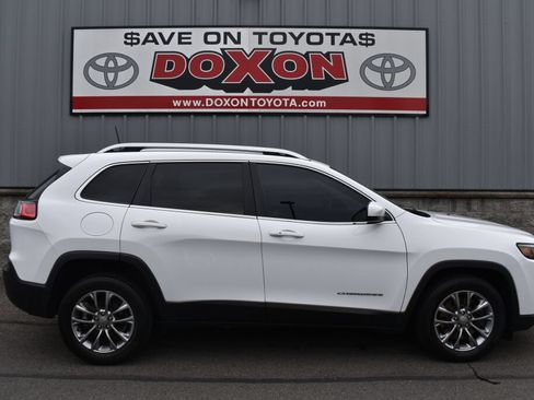 Used 2019 Jeep Cherokee Latitude Plus FWD image 8