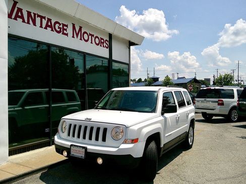 Used 2017 Jeep Patriot Latitude AWD/4WD image 1