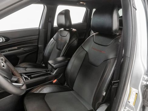 Used 2025 Jeep Compass Trailhawk AWD/4WD image 9