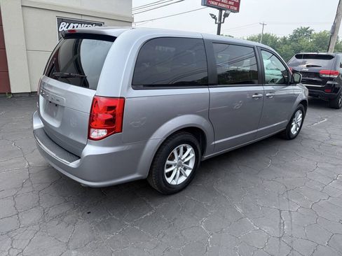 Used 2019 Dodge Grand Caravan SE FWD image 4