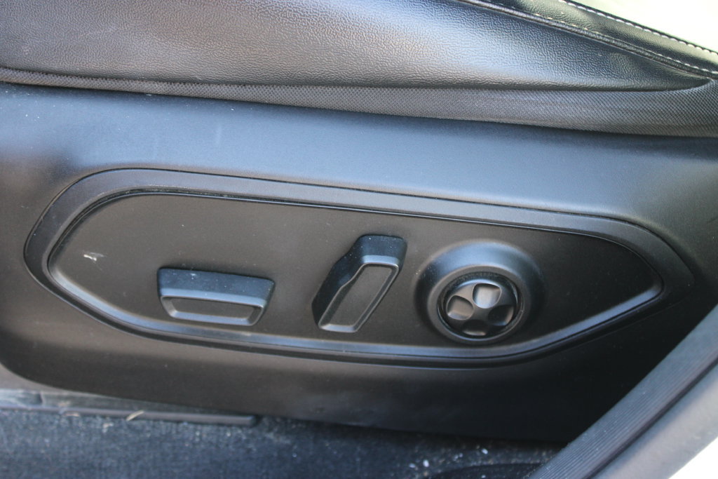 Used 2024 Jeep Grand Cherokee L Altitude AWD/4WD image 16