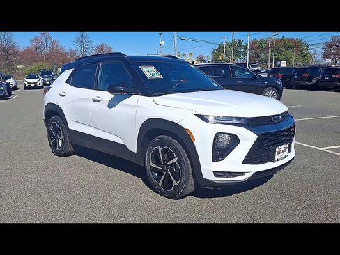 Used 2021 Chevrolet TrailBlazer RS w/ Convenience Package AWD/4WD image 2