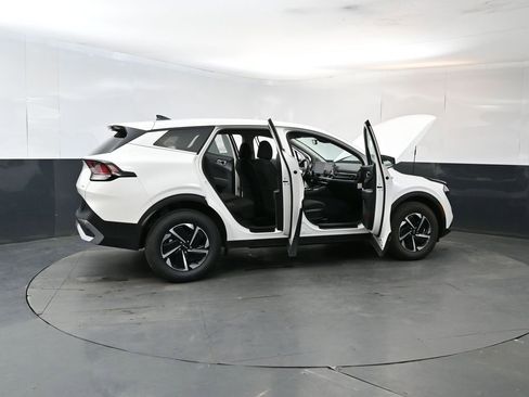 Used 2023 Kia Sportage LX AWD/4WD image 26
