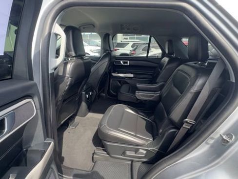 Certified 2022 Ford Explorer XLT w/ Equipment Group 202A image 18