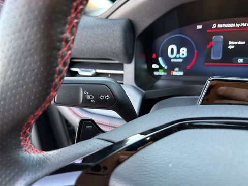 Used 2025 Ford Explorer ST image 32