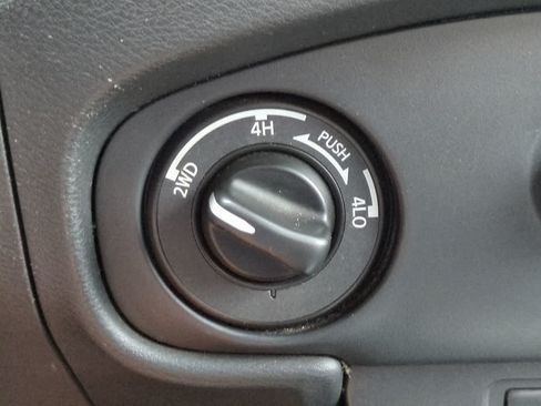 Used 2022 Nissan Frontier SV AWD/4WD image 21
