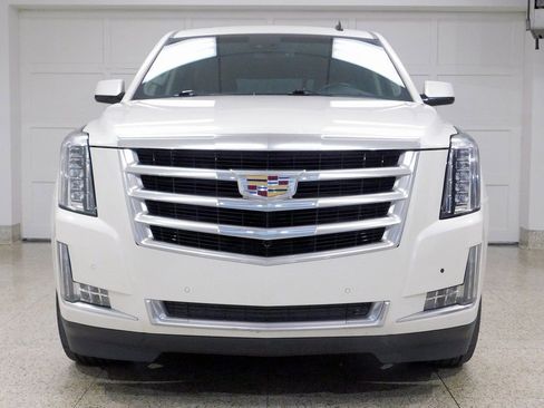 Used 2015 Cadillac Escalade Luxury image 5