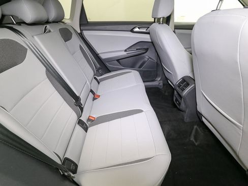 Certified 2023 Volkswagen Taos SE w/ Panoramic Sunroof Package image 23