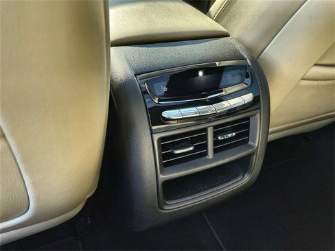 Used 2018 Cadillac XT5 Premium Luxury image 22