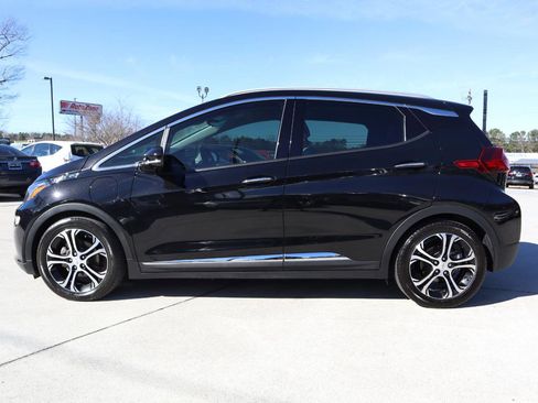 Used 2020 Chevrolet Bolt Premier w/ Infotainment Package FWD image 3