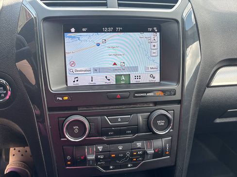 Used 2018 Ford Explorer XLT w/ Equipment Group 202A FWD image 9