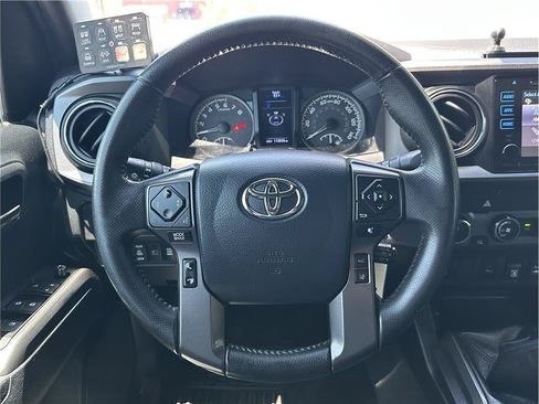 Used 2019 Toyota Tacoma TRD Off-Road w/ Technology Package AWD/4WD image 19
