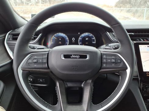 New 2025 Jeep Grand Cherokee Limited w/ Black Appearance Package AWD/4WD image 18