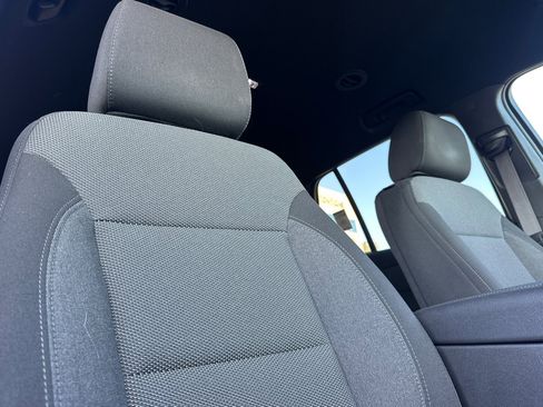 Used 2023 Chevrolet Traverse LT image 20