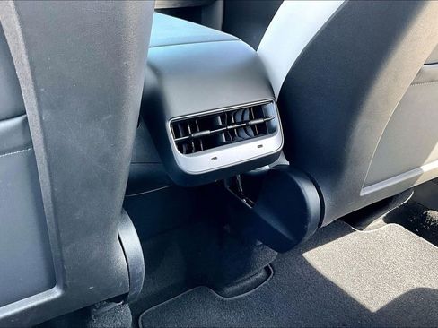 Used 2024 Tesla Model Y Long Range image 10