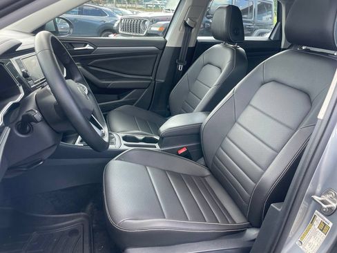 Certified 2023 Volkswagen Jetta SE w/ Panoramic Sunroof Package FWD image 6