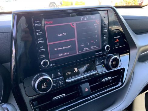 Used 2022 Toyota Highlander L image 35