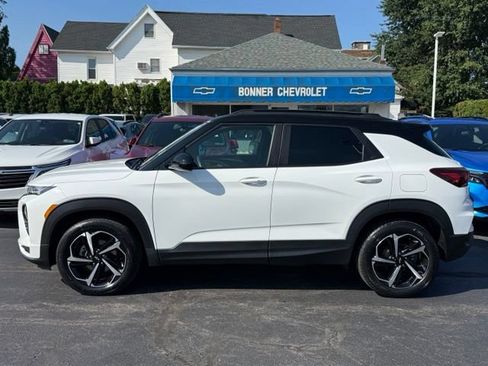 Used 2023 Chevrolet TrailBlazer RS w/ Sun and Liftgate Package AWD/4WD image 4