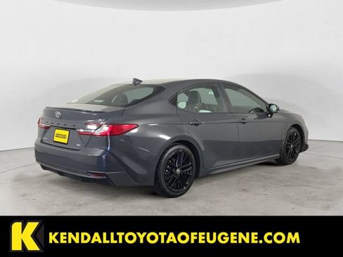 Used 2025 Toyota Camry SE FWD image 5