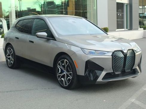 Used 2024 BMW iX xDrive50 w/ Premium Package image 10