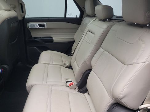 Used 2020 Ford Explorer Platinum w/ Premium Technology Package image 18