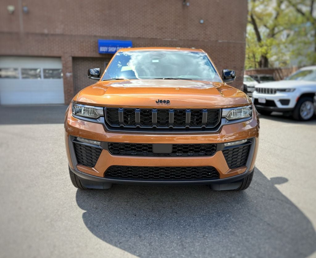 New 2026 Jeep Grand Cherokee Limited w/ Limited Altitude Package AWD/4WD image 2