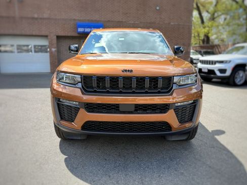New 2026 Jeep Grand Cherokee Limited w/ Limited Altitude Package AWD/4WD image 2